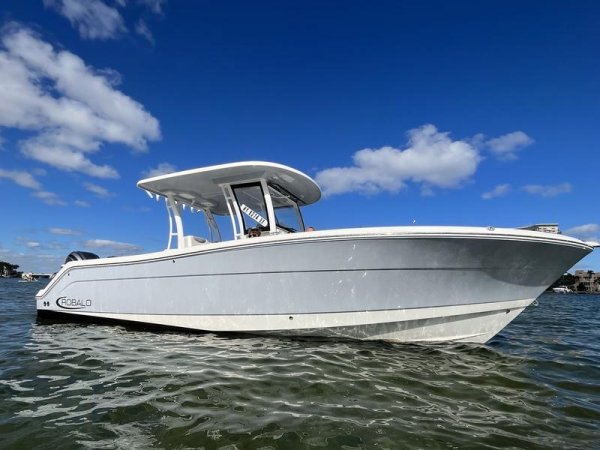 2023 Robalo 302 CC